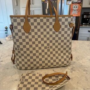 New Listing!!!
Elegant Checkered Tote with Tan Leather Accents